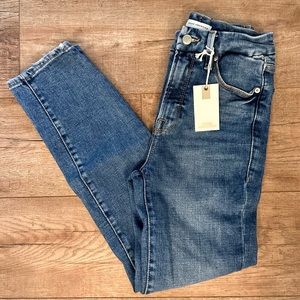 NWT Good American High Rise Straight Leg Jeans 2